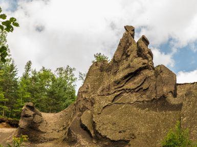 聚龙火山石林景区